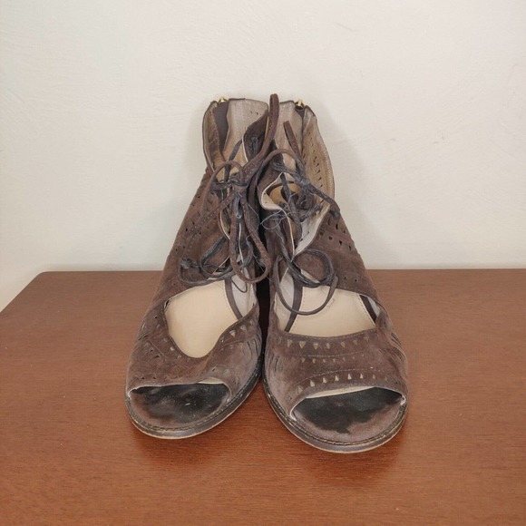 Vince Camuto Womens Shoes Booties Peep Toe Lace Up Brown Laser Cut Suede Sz 9 - Picture 3 of 7